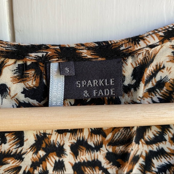 Sparkle & Fade Sleevless Hi-Lo Cheetah Print Top - Picture 5 of 10